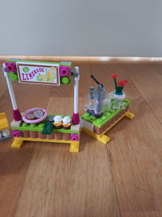 Lego friends, stoisko z napojami