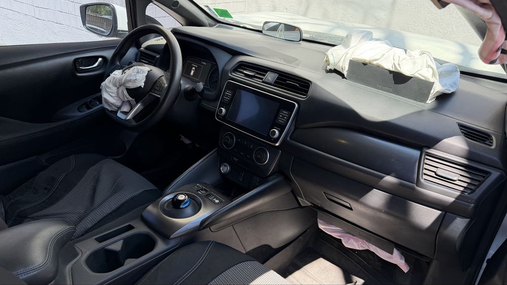 Продам Nissan Leaf 2022 год после ДТП.