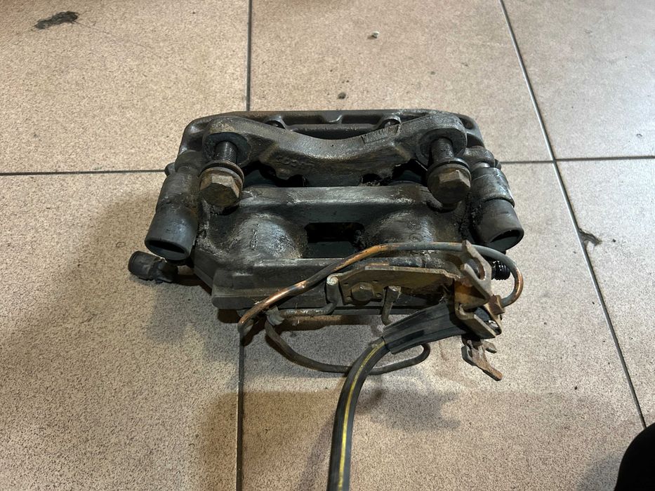 Zacisk przód Prawy Audi A8 D2 2.5 TDI 2.8 3.7 3.3 TDI 4.2 Lift 99-02