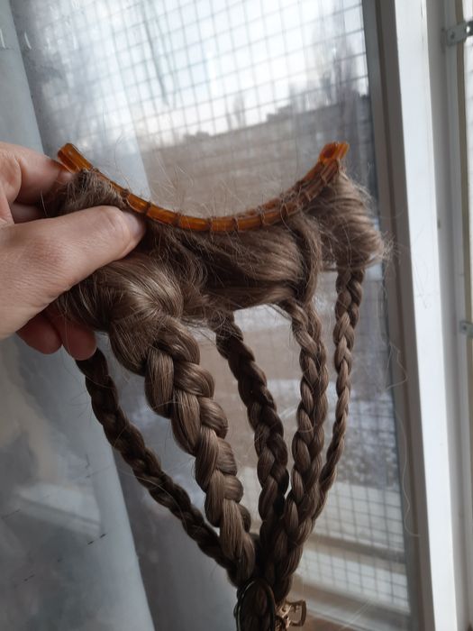 Волосы на заколках