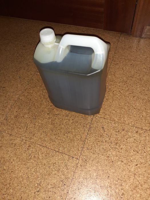 Vende-se Azeite.  Bom  preço.