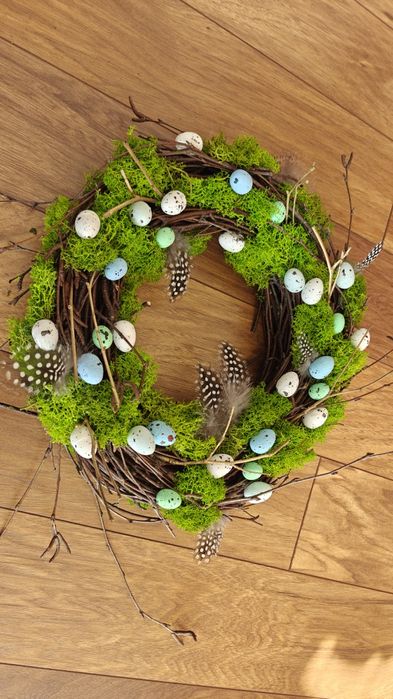 Wianek wielkanocny na drzwi stół dekoracja