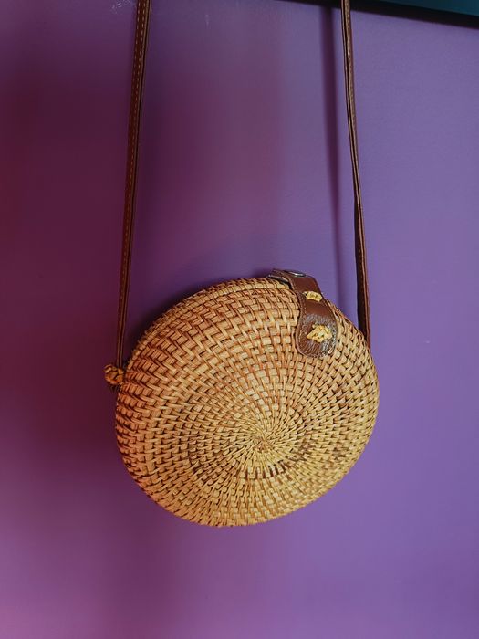 Okrągła torebka rattanowa Boho