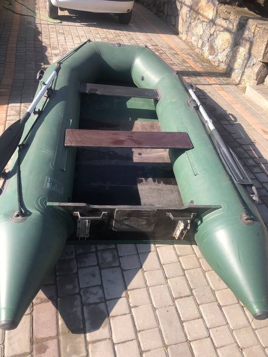 Лодка з мотором Ладья