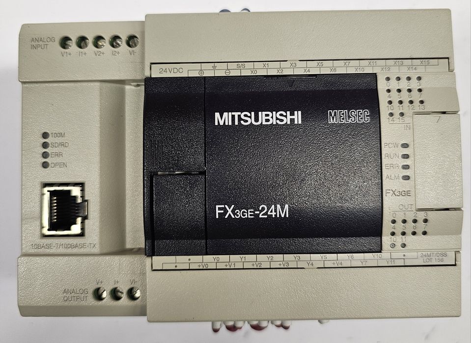 Sterownik PLC Mitsubishi  FX3GE-24MT/DSS