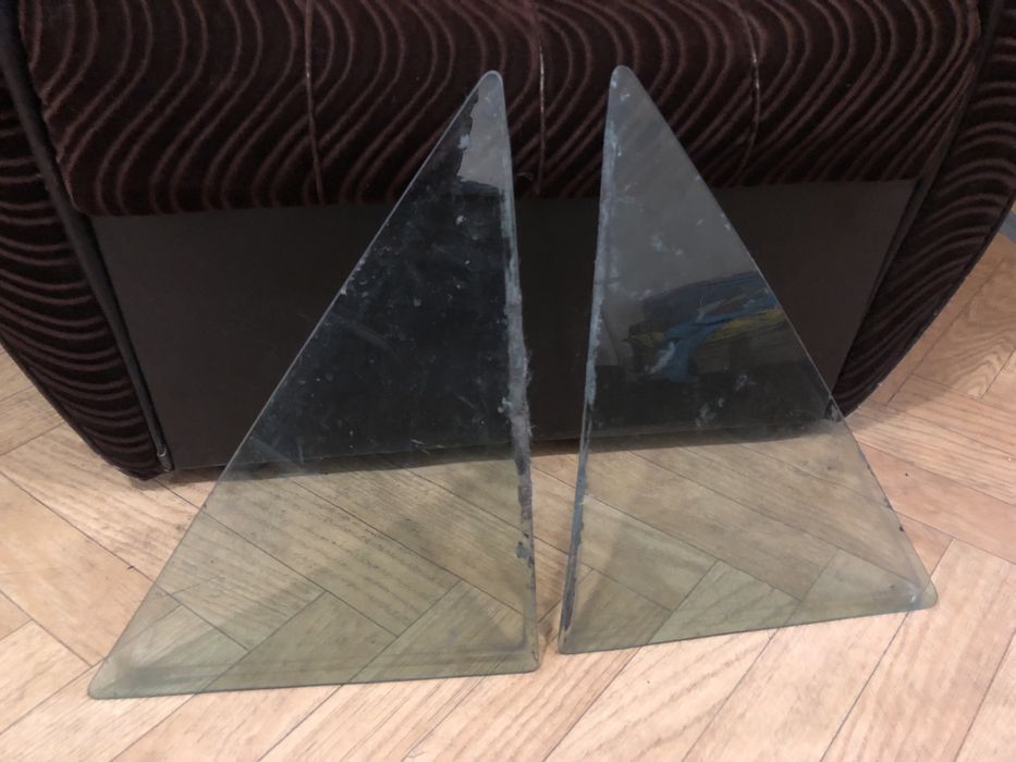 Стекло задней двери Форд Ескорт