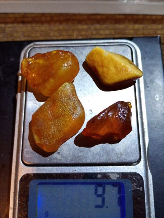 Bursztyn Bałtycki surowy 4szt