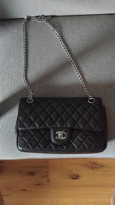 torebka chanel na łańcuszku