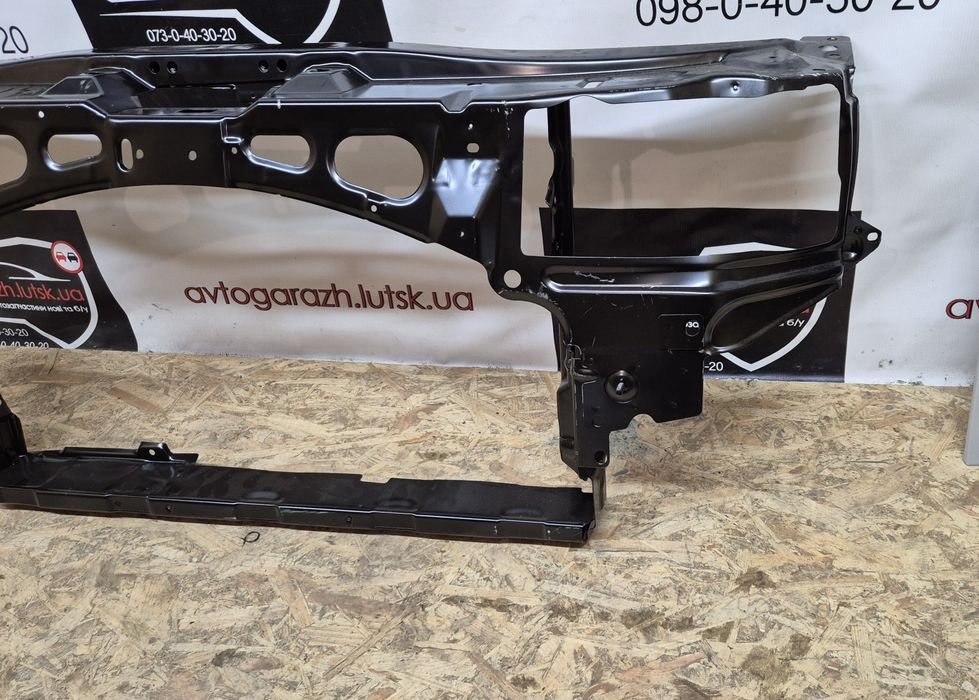 Панель передня Skoda Octavia Tour телевізор Шкода Тур