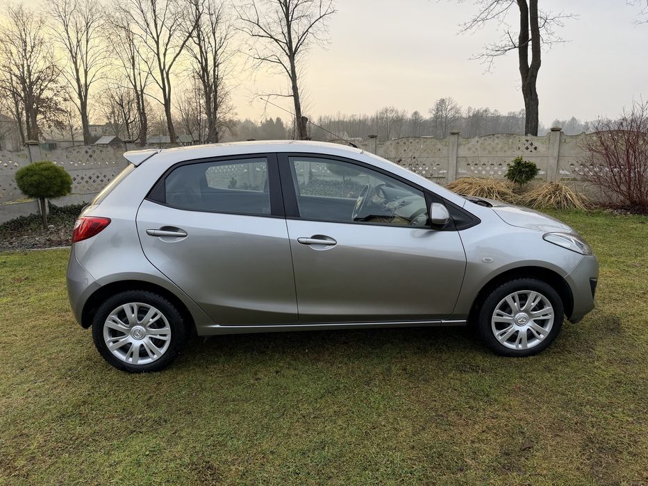 Mazda 2 lift Niski Przebieg Zadbana Nawigacja