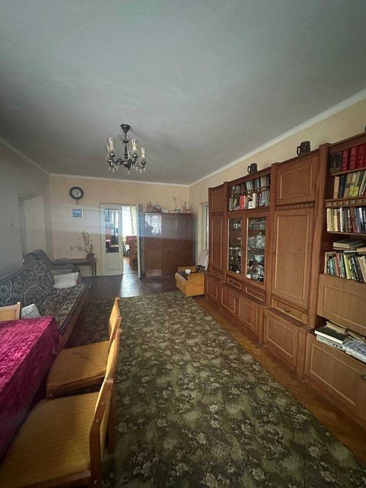 Власник.Продам будинок в центрі монастириська біля школи жилий стан