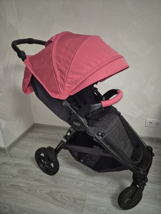 Всесезонна прогулянкова коляска Britax B-motion Plus  візочок для дівчинки