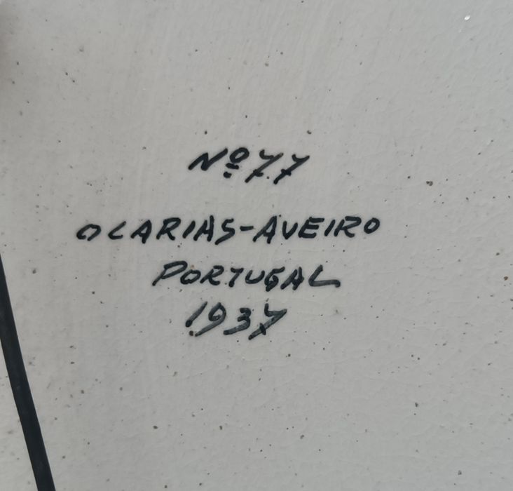 Prato em cerâmica quase centenário