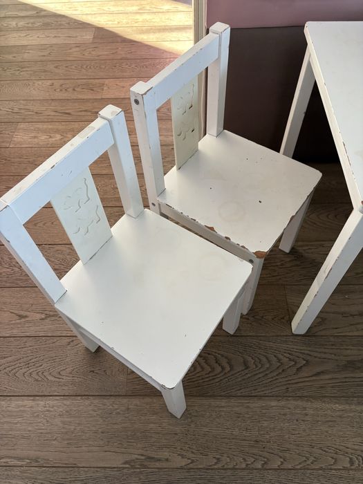 Stolik i dwa krzesełka dziecięce