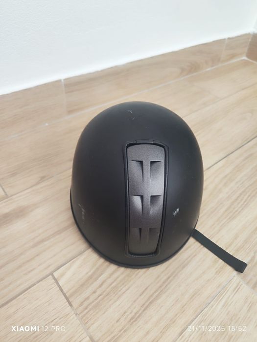 Capacete equitação da marca SWING