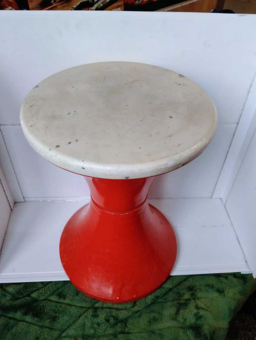 Taboret okrągły plastikowy PRL