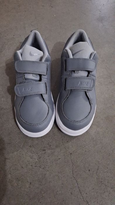 Vendo sapatilhas criança Nike.