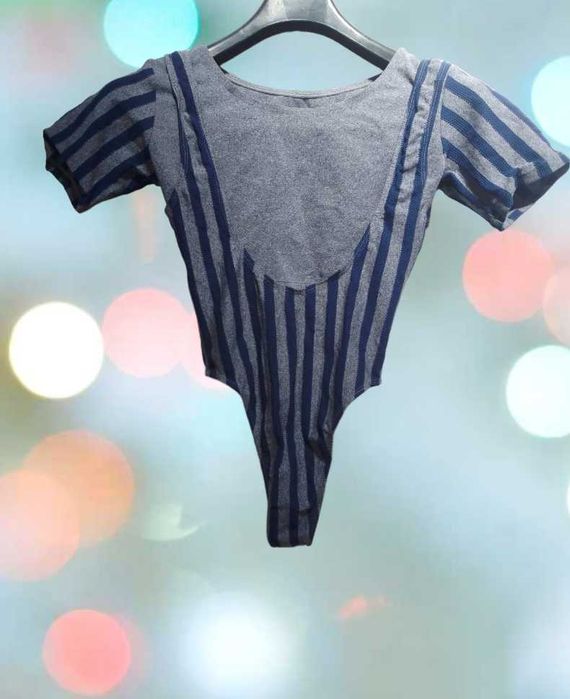 Жіночий фітнес-костюм arisona.