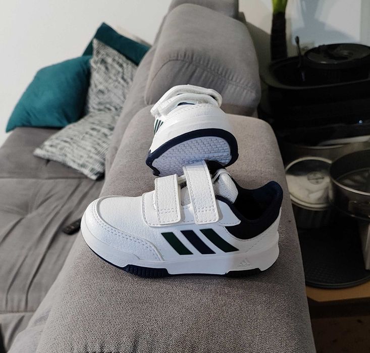 Adidas tamanho 23.5