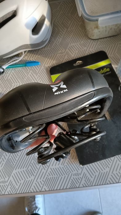 Capacete e assento confortável para ciclismo