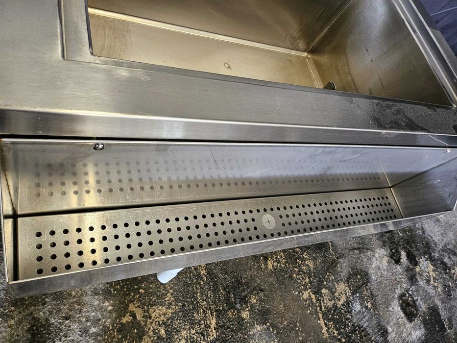 Cuba em inox com prateleira para garrafas