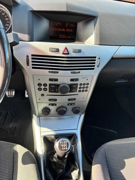 Opel Astra GTC 1.7 125 CV — photo 4