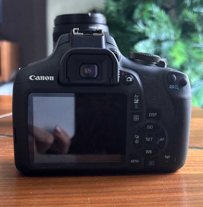 Máquina fotográfica CANON EOS 2000D - 2 lentes