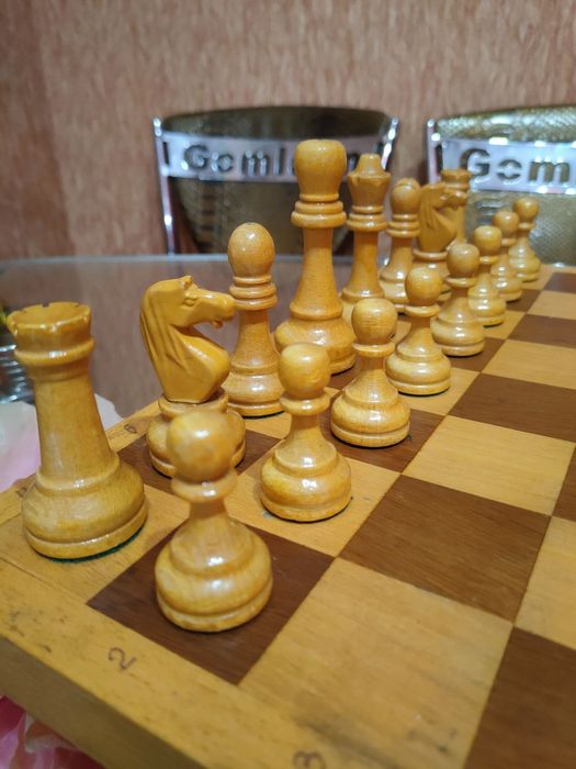 Деревянные игровые шахматы с доской 40-40 см.
