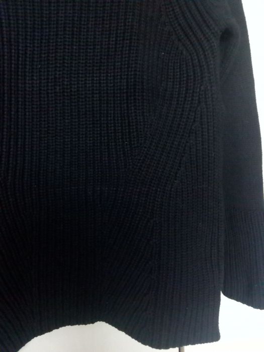 Czarny sweterek Zara
