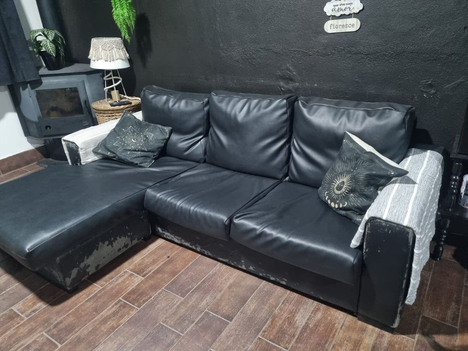 Sofá preto com chaise long