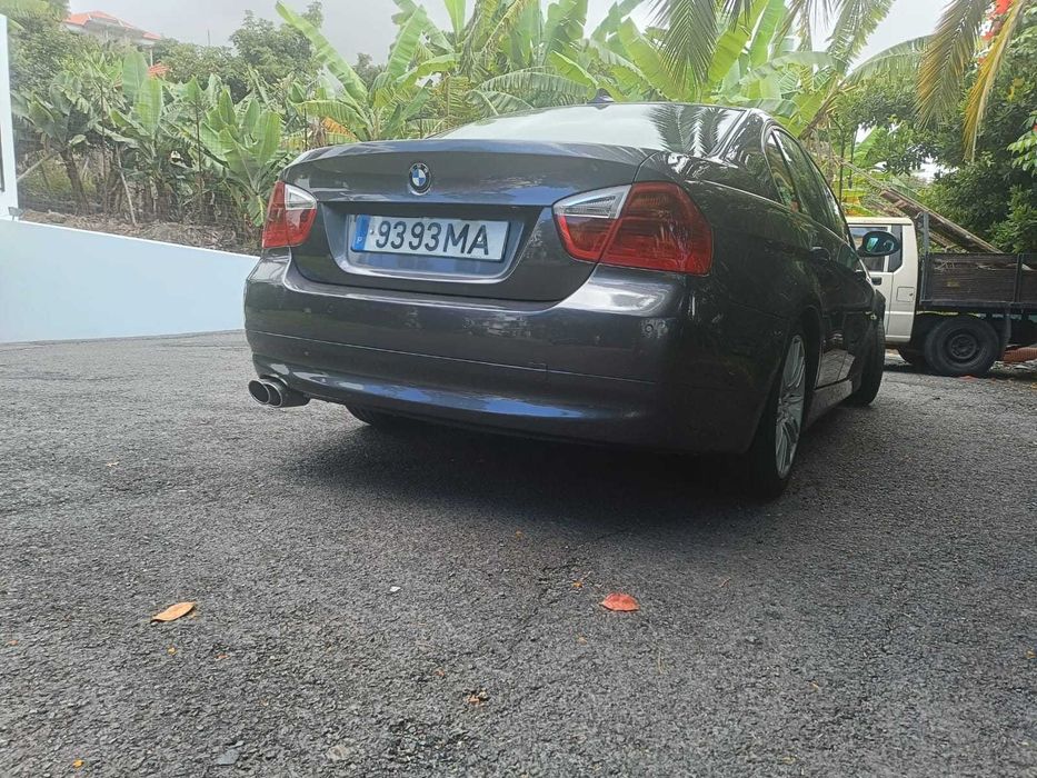 Vendo maravilhoso automóvel BMW impecável