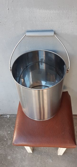 Продам ведро с нержавейки магнитная.