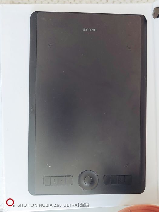 WOWACOM Intuos Pro PTH-660 Paper edition