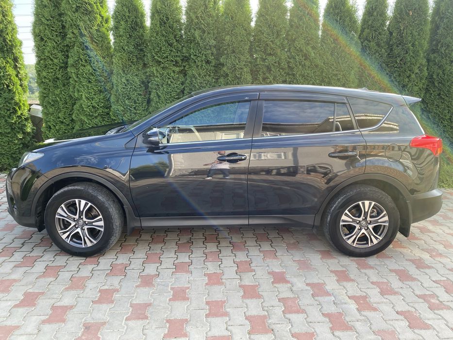 Toyota rav-4.