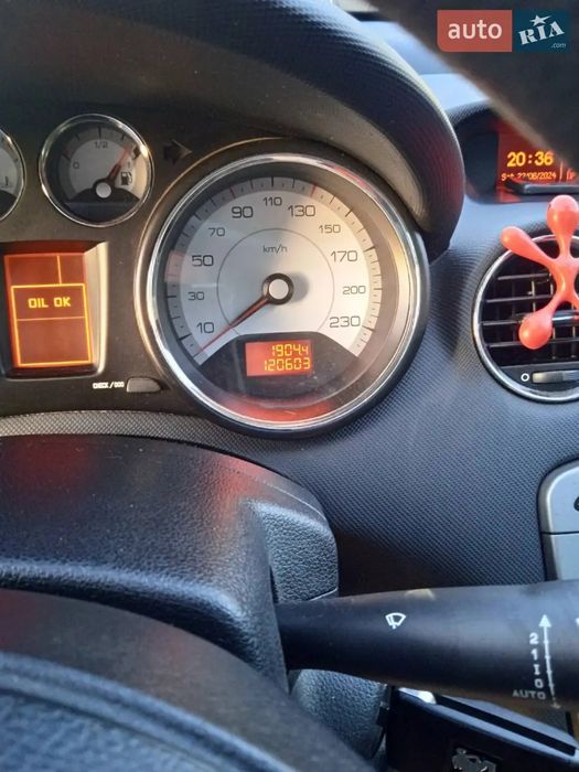 Автомобіль Пежо 308