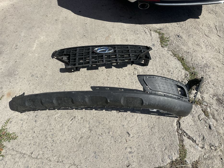 Hyundai Venue решітка і губа з дефектом