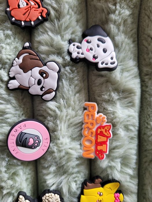 4 Przypinki do crocs pieski kotki