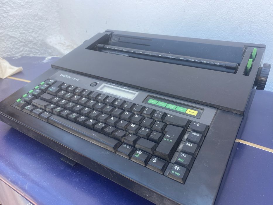 Maquina escrever electrica brother ce-70