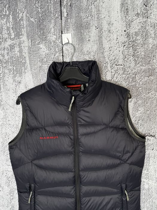 (Розмір S)Жилетка Mammut пуховий 650+ Down Fill Power безрукавка