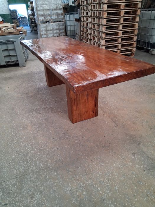Mesa de madeira pinho
