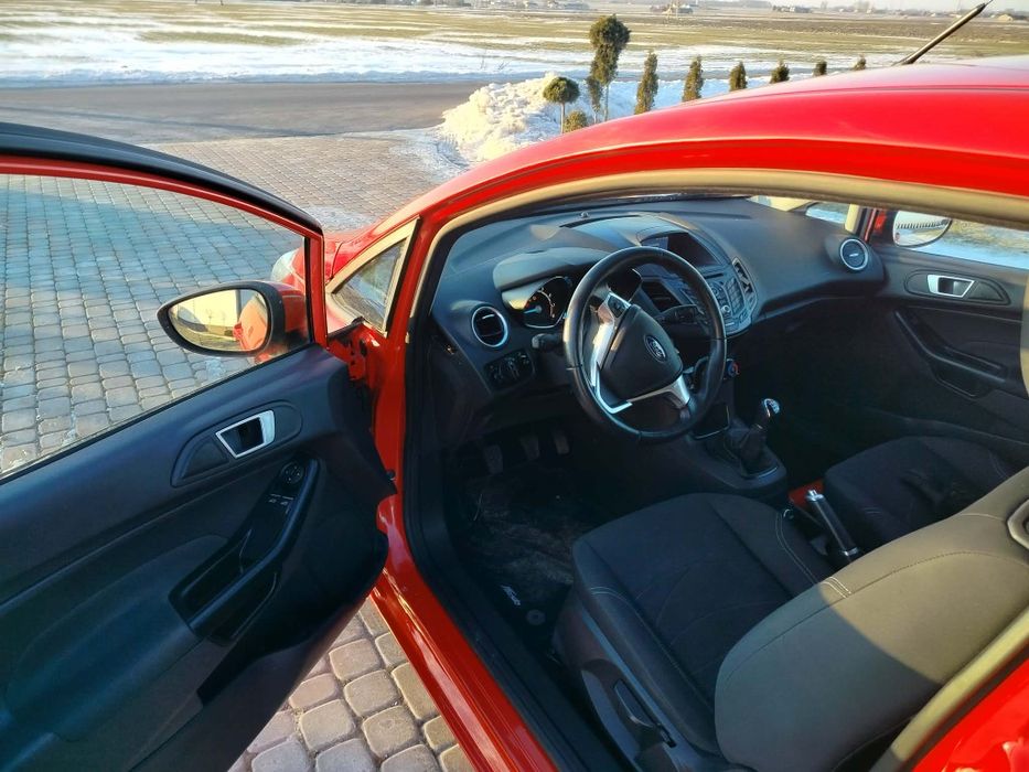 Ford fiesta benzyna 16 r bardzo ładna !!!