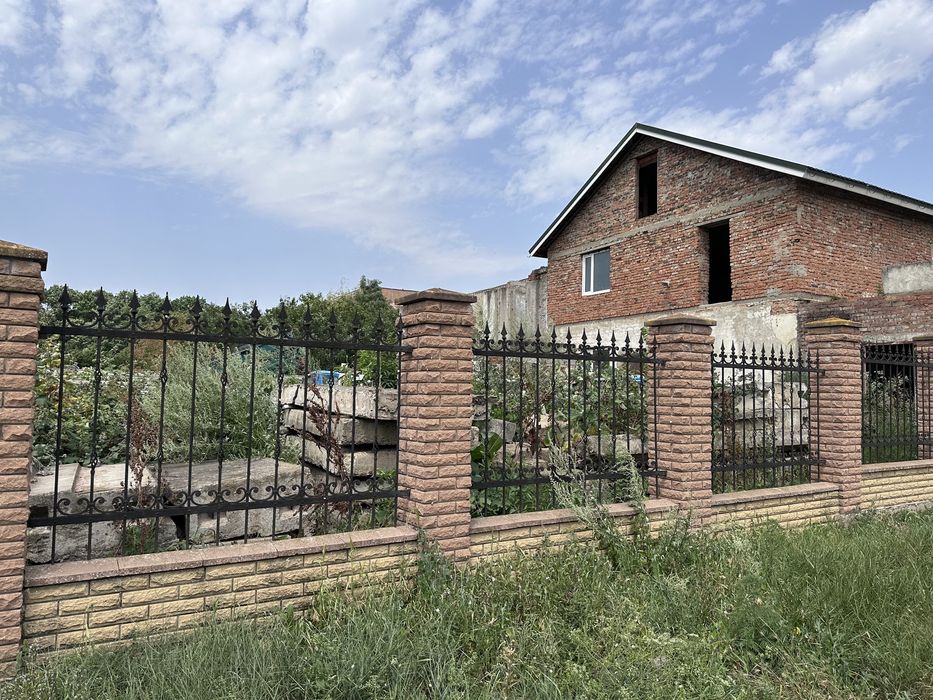 Продам будинок з великою придомовою територією