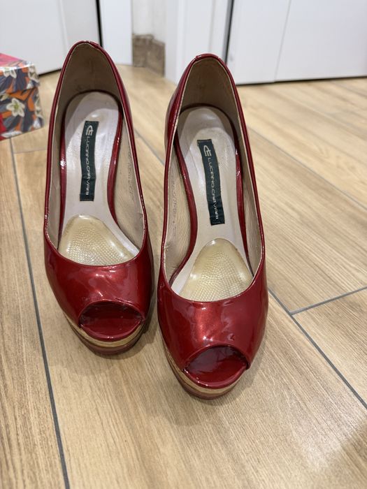 Туфлі лакові Carvari