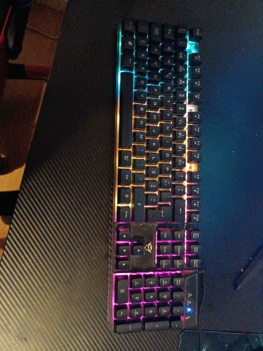 Teclado gamer quase novo