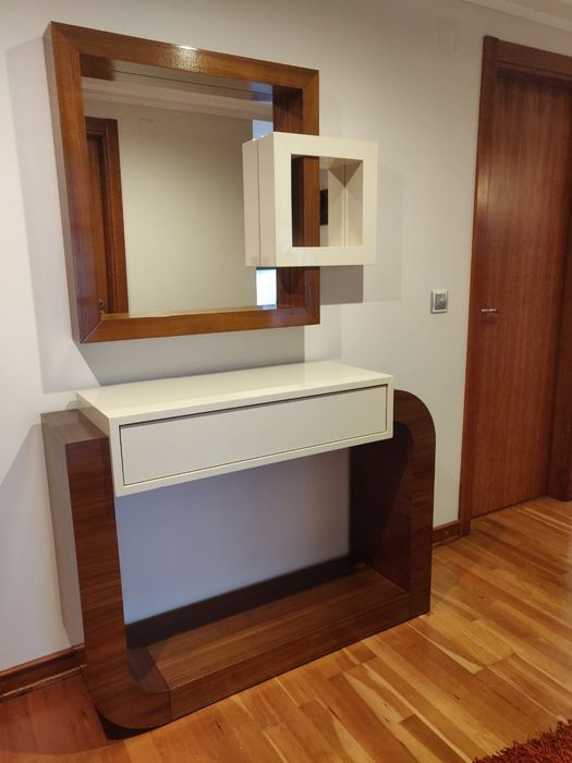 Consola branco lacado e nogueira
