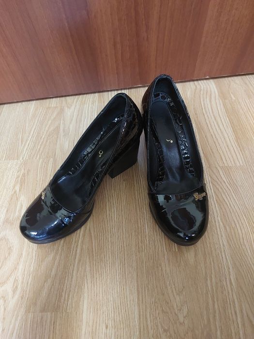 Шкіряні жіночі туфлі