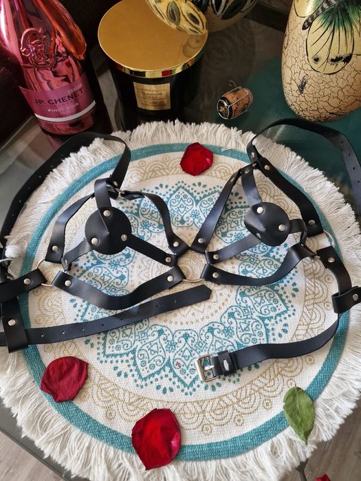 Skórzana bielizna damska.