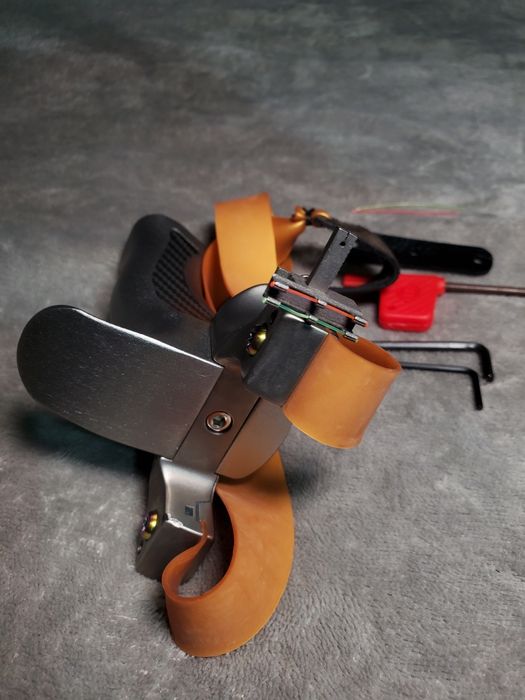 Титанова професійна  рогатка , резина Precise 1мм