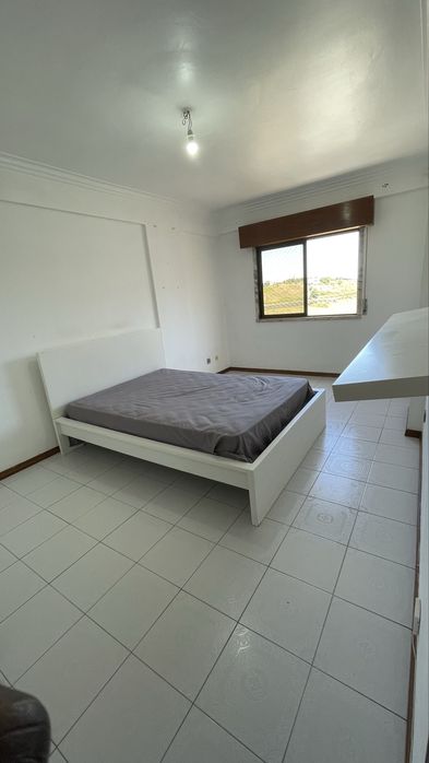 Quarto para Casal em Queluz-Belas | Despesas Incluídas | 500€