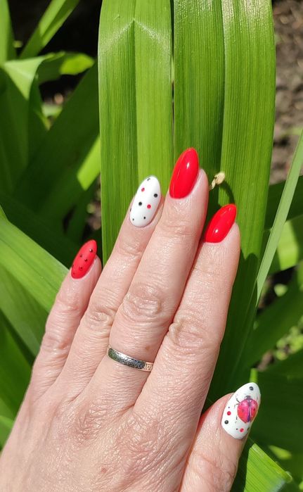 Манікюр покриття гель лаком